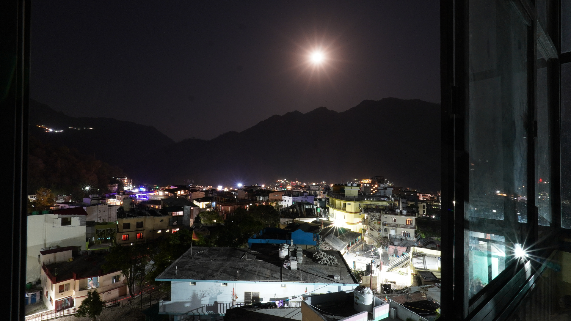 Full moon night over Tapovan